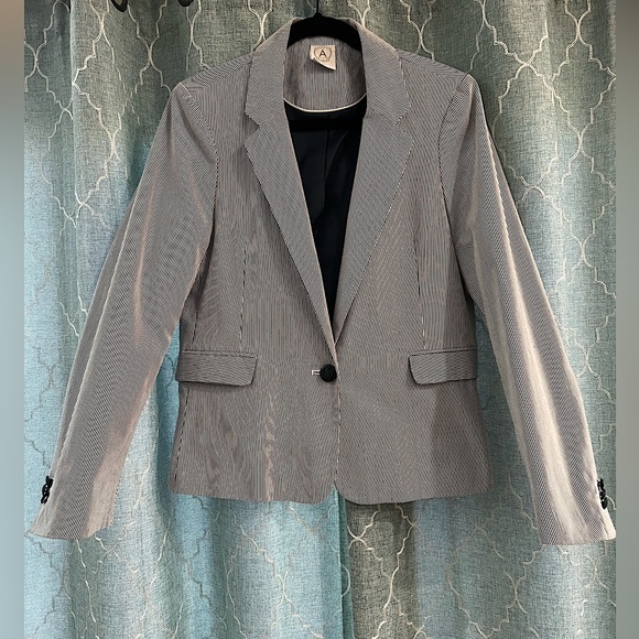 Navy and white pinstripe stylish professional blazer - Size 46/ 12 - Picture 1 of 5